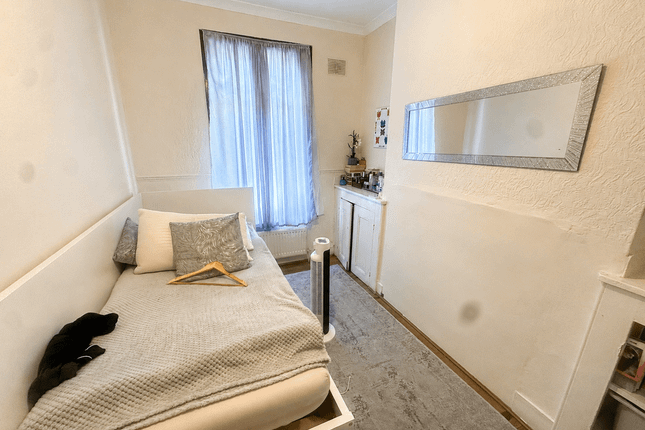 14 OAKLANDS ROAD, HANWELL, HANWELL photo 4