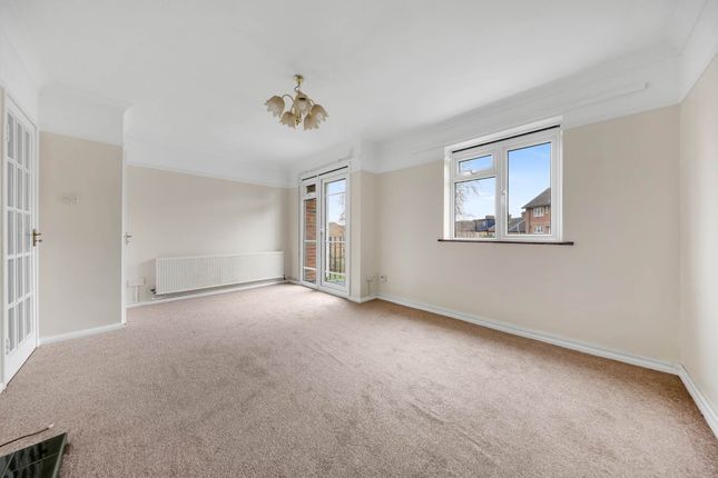 23 Livingstone Court, Matlock Road, London photo 3
