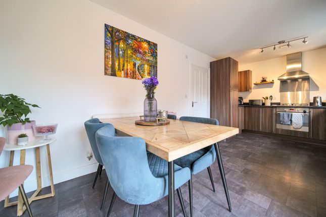 72, Skylark Road, Melksham photo 3