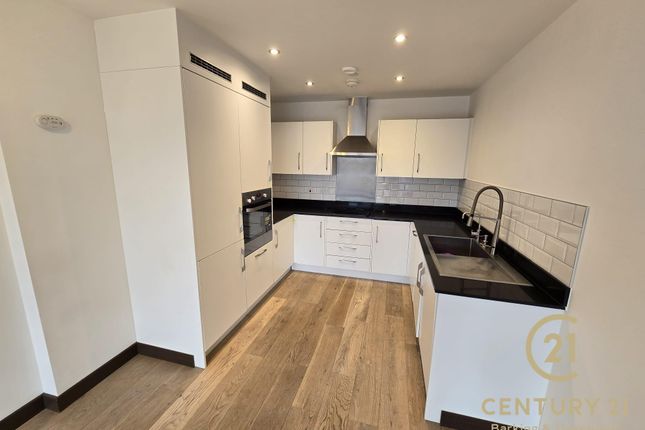 Flat 502, Sacrist Apartments 44-50, Abbey Road, BARKING photo 5