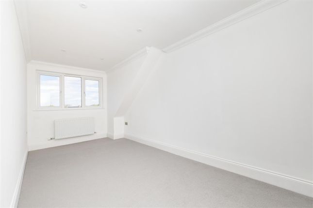 27D, Oldfields Road, Sutton photo 4