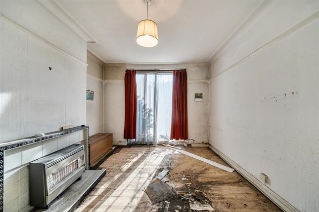 Grasmere Avenue, Wembley photo 3