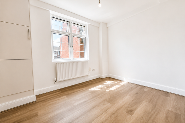 Flat 8, London photo 5