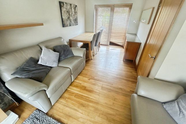 36, Greenwood Close, Bridgend photo 3