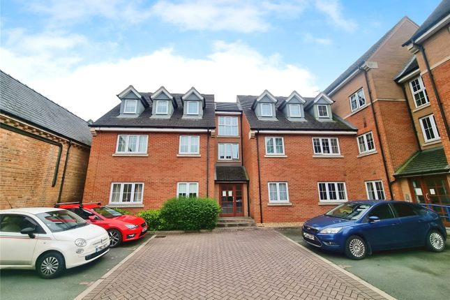 Thumbnail Flat to rent in Holland Close, Loughborough, Leicestershire