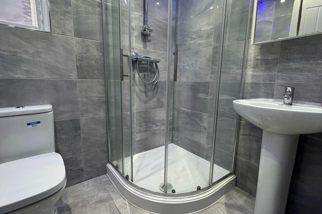 Room 3, 25 Leeds Road, Slough photo 2