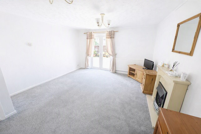 27, Foxhills Close, Washington photo 3