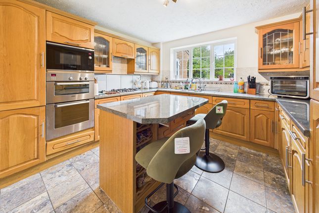 17, The Copse, Hemel Hempstead photo 2
