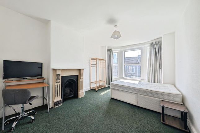 Room 2, 4, Arlington Road, Bath photo 4