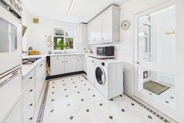 31, Belmont Road, Hemel Hempstead photo 4