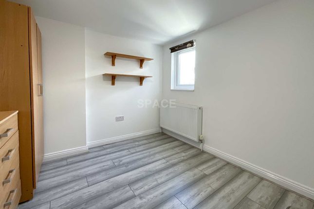 Room to rent in Swainstone Road, Reading, University