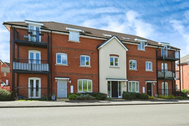 Thumbnail Flat for sale in Hayes Drive, Three Mile Cross, Reading