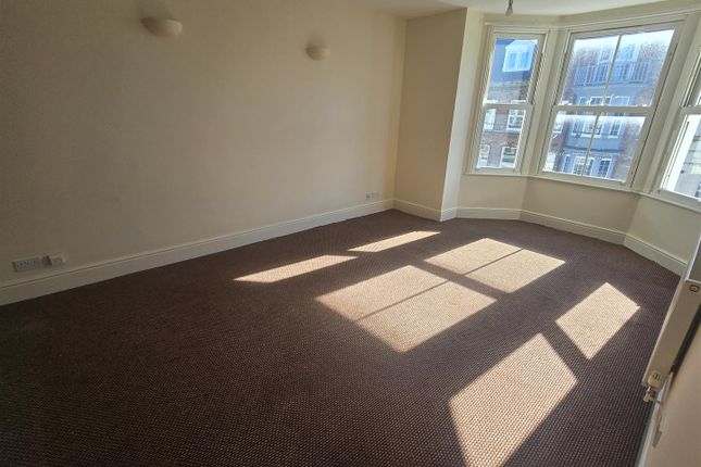 Flat 6 53/54 Regent Court, Regent Street, Great Yarmouth photo 3
