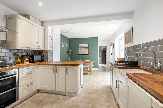 10, Sandhills Lane, Surrey photo 4