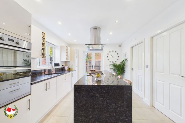 7 Chestnut Grove, Tewkesbury photo 3