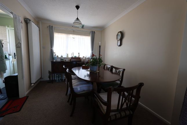 62, Burden Close, Bodmin photo 4