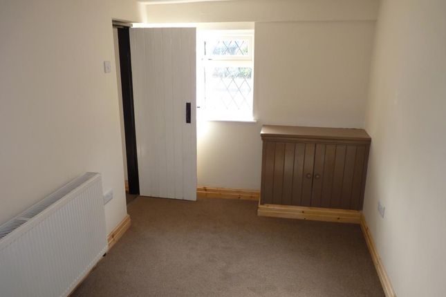 The Cottage, Ashton Road, Newton-le-Willows photo 5