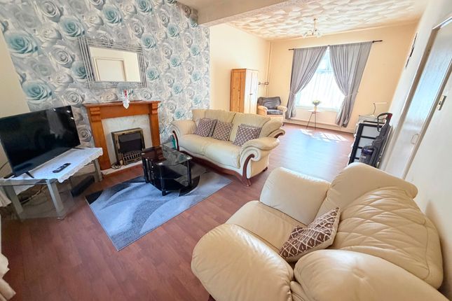 25 Robert Street, Pontypridd photo 2