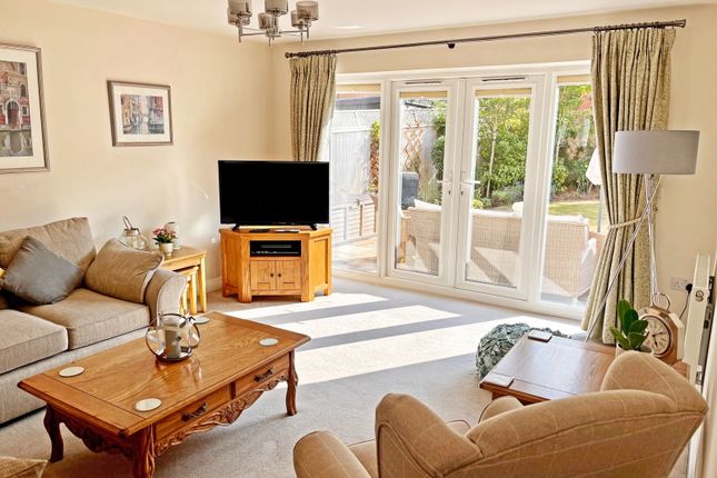 2, Iris Close, Loughborough photo 2