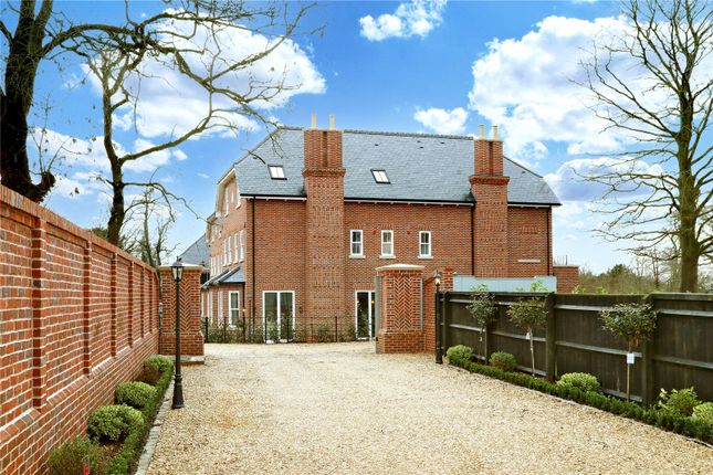 Link-detached house for sale in Magnolia Grove, Beaconsfield, Buckinghamshire