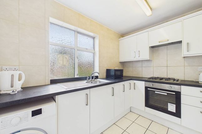 Room 5, 24, Albert Street, Slough photo 4