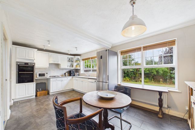 6 Surtees Way, Towcester photo 5