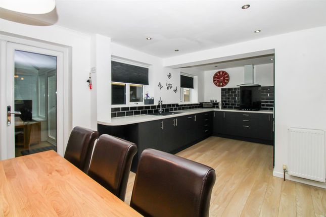 17, Agincourt Drive, Altofts photo 2