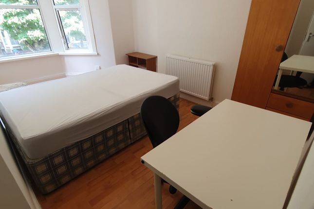 24 Ruthin Gardens, Cardiff photo 3