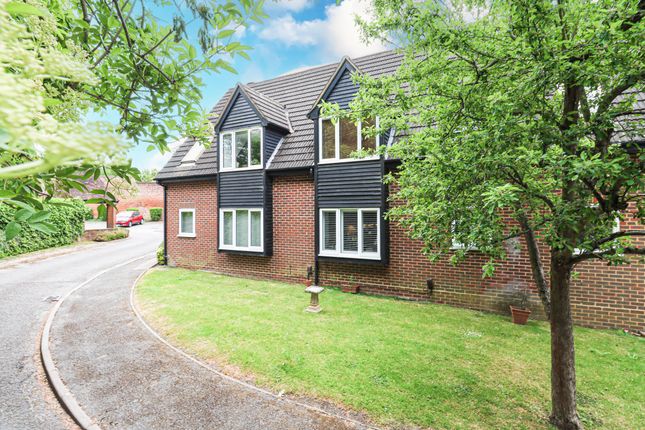 12, Christchurch Close, St Albans photo 2