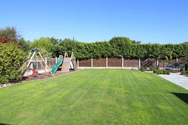 7, Fenleigh Close, Barton On Sea photo 2