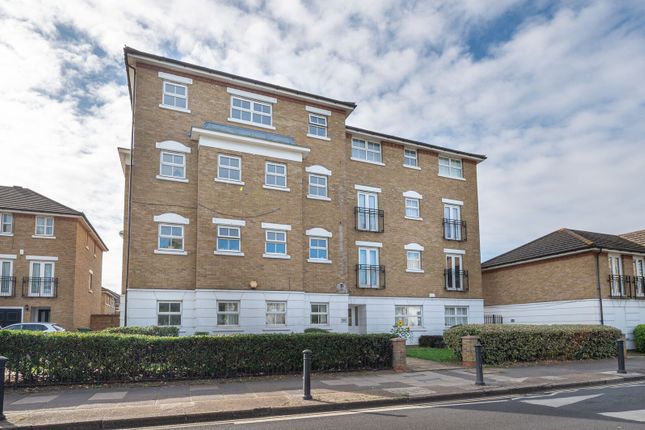 2-bed flat on Commercial Way, Peckham, £300,000