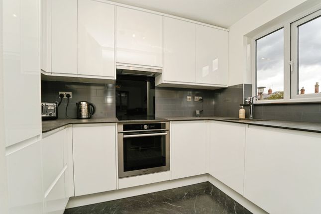 Flat 17 Sovereign Court 34-40,, Henry Street, Gloucestershire photo 2
