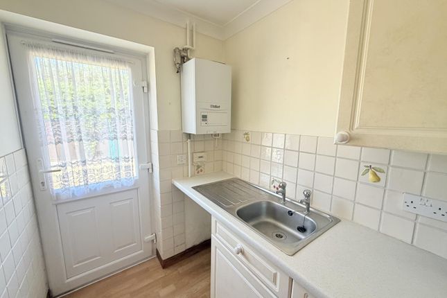 6, Swallowfields, Gillingham photo 4