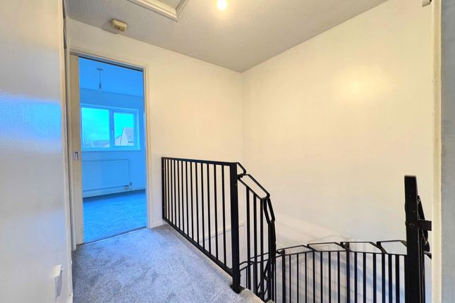 15 Lysander Court, Gloucester photo 4