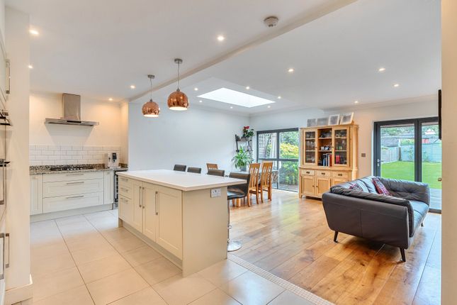 22, Nightingale Crescent, West Horsley photo 4
