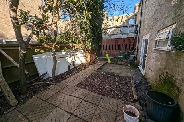 17, Blenheim Walk, Corby photo 4