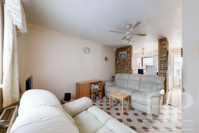 1 Greenways Walk, Crawley photo 2