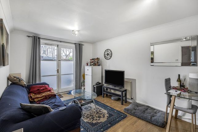 230, Brompton Park Crescent, London photo 2