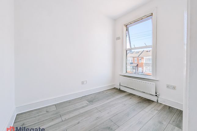 Flat 2 148, Windsor Road, Greater London photo 5