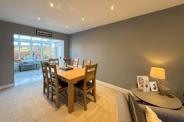 10, Tythe Barn Close, Westoning photo 3