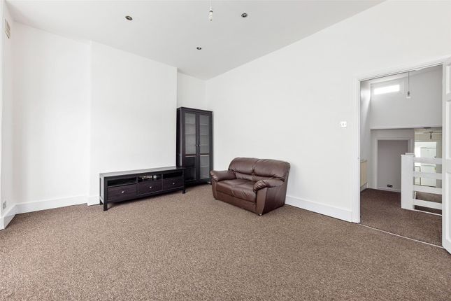 Flat to rent in Melville Road, London