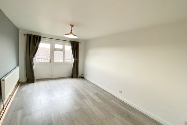 23 Hucknall Close, Harold Hill, Romford photo 4