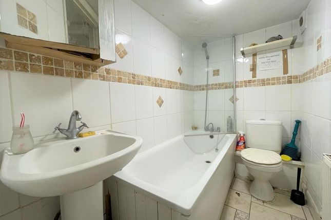 End terrace house for sale in Mayola Road, London