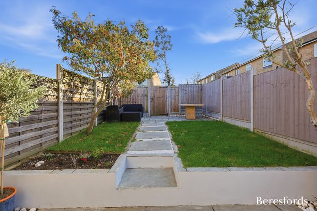 18, Celandine Close, Essex photo 2