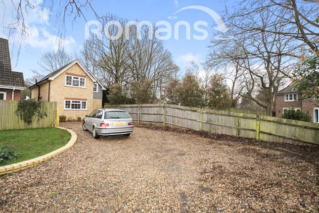 Thumbnail Detached house to rent in Venetia Close, Emmer Green, Reading