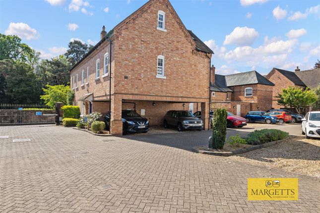 31 Neville Ct, Castle Lane, Warwick photo 4