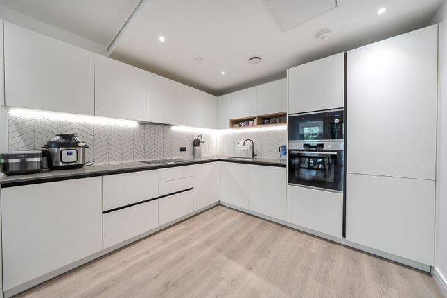 Apartment 14, Matcham House, 21, Glenthorne Road, London photo 3