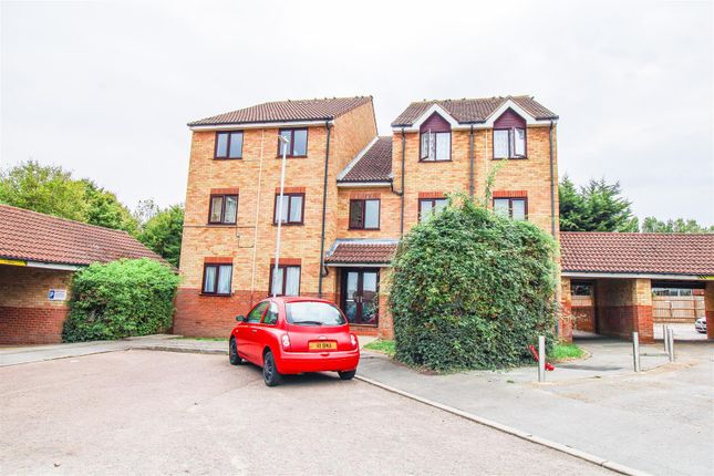 Flat to rent in Markwell Wood, Harlow