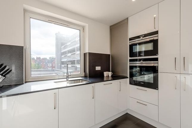 Flat 4, 161, Fulham Road, London photo 3