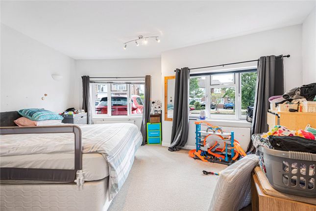 14, Oak Grove, Surrey photo 4